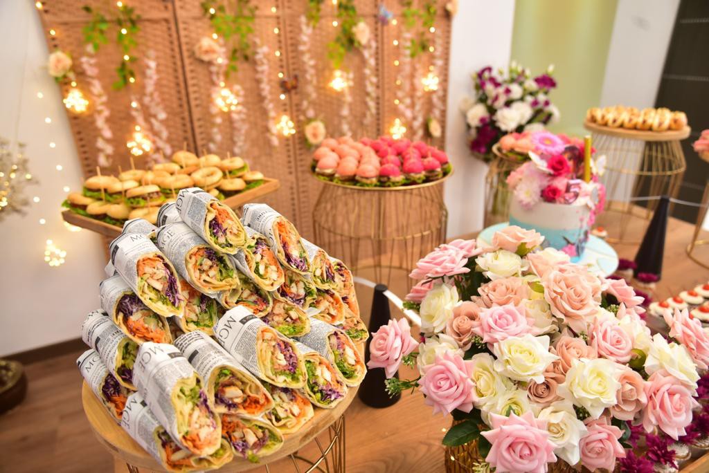 Cocktail wraps and floral styling